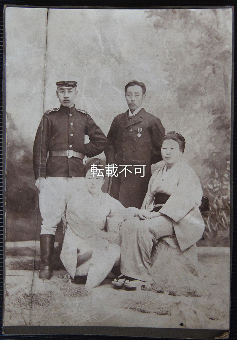 (後列左から)大石信・良義(個人蔵)